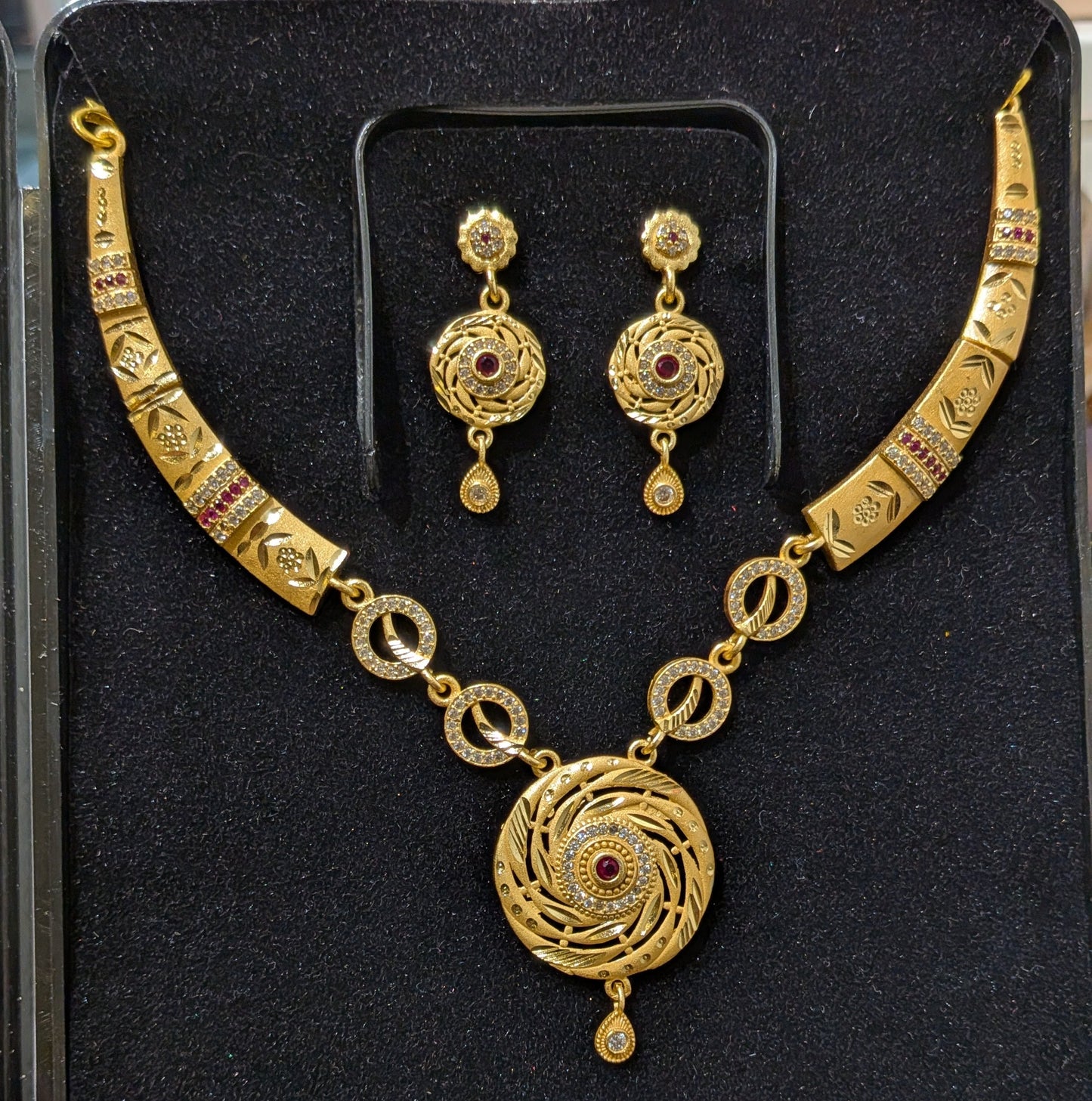 Gold Polished Imitation jewellery Set